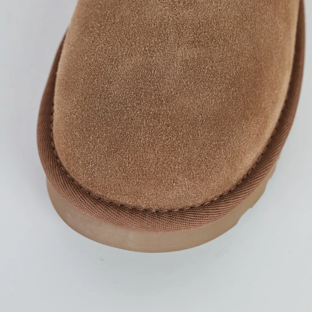 Pick up locally 💰520 Core recommendation Good price Independently developed original outsole, cashmere insole, keeping warm in winter, suitable for home use. In recent years, uug has launched a style series, which is partially skewed towards the preferences of young consumers, and has also been at the forefront of fashion trends. Shoe body material, water-repellent coated suede upper, 17mm UGGPURE™ implanted wool insole, lightweight non-slip and comfortable rubber outsole, with brand LOGO, complete packaging, size: 35 36 37 38 39 40